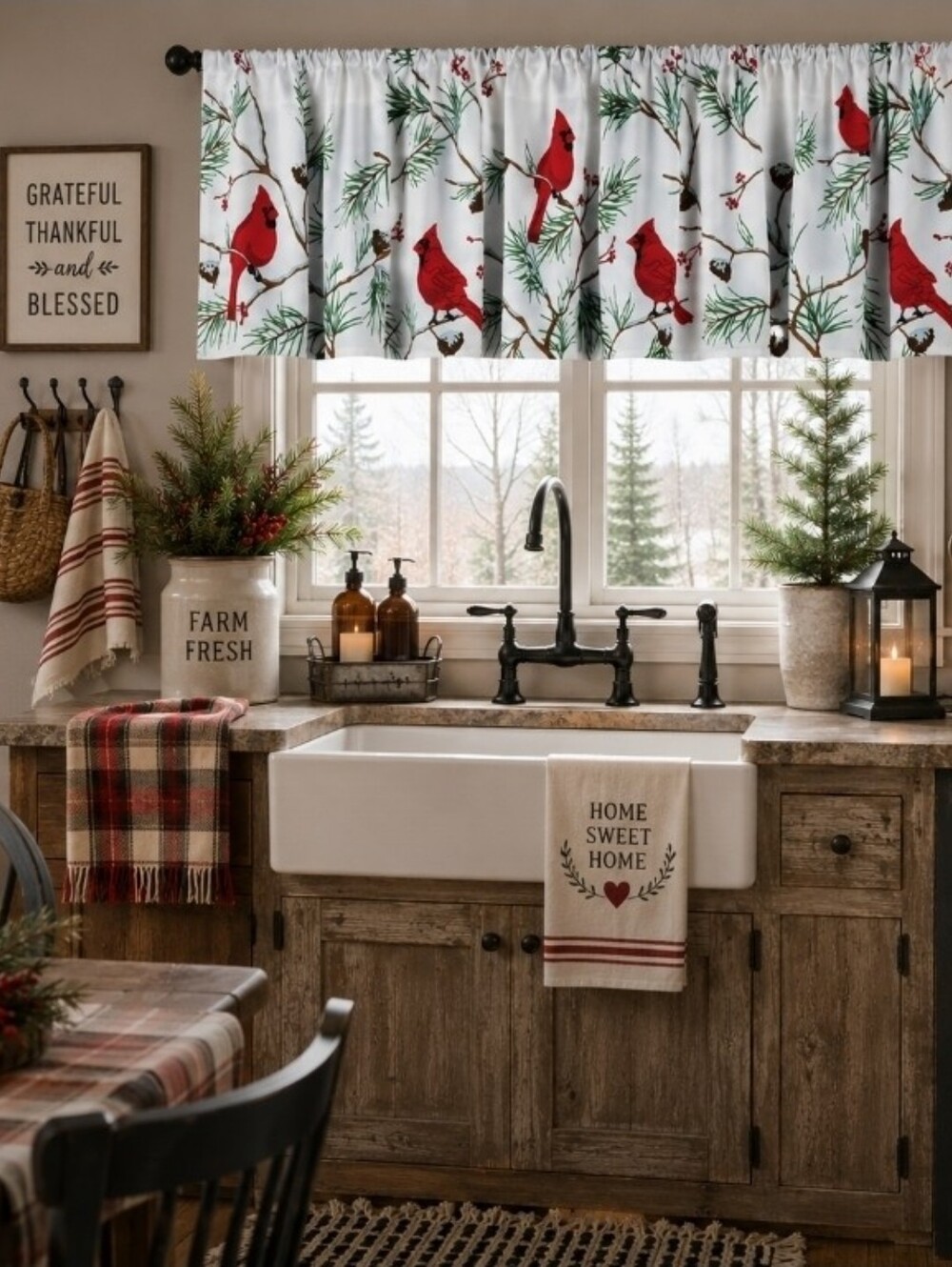 NWT Cardinal Print Window Valance